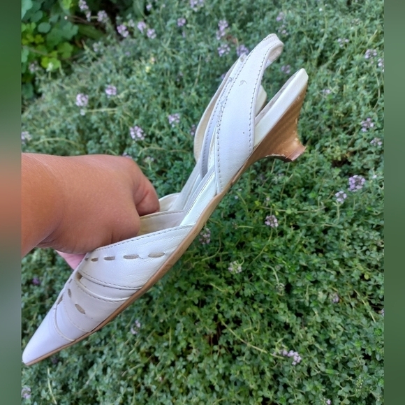 💥Sz 5 💥 Bata White  Leather Shoes - Picture 8 of 17